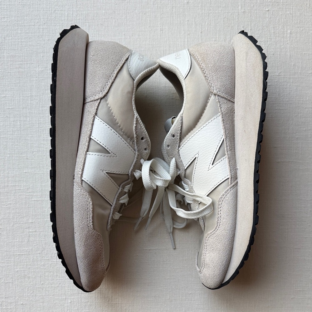 New Balance 237 Beige White women’s Running Shoes size 8
